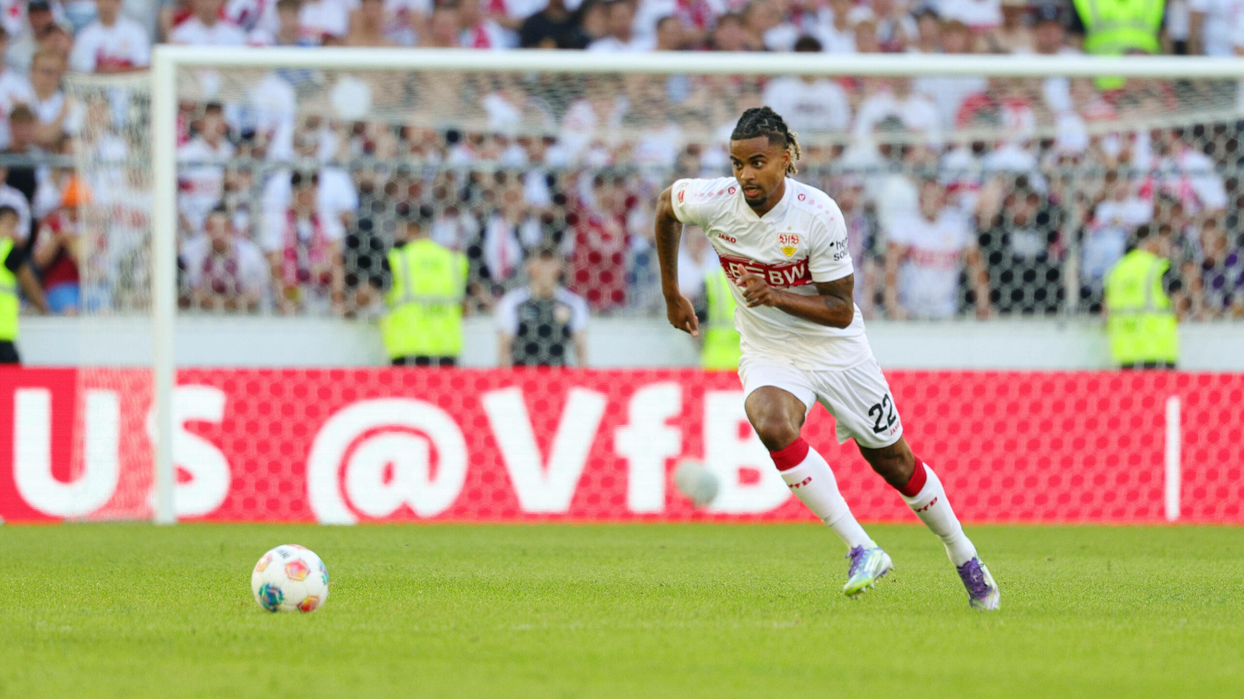 Lorenz Assignon im VfB-Trikot