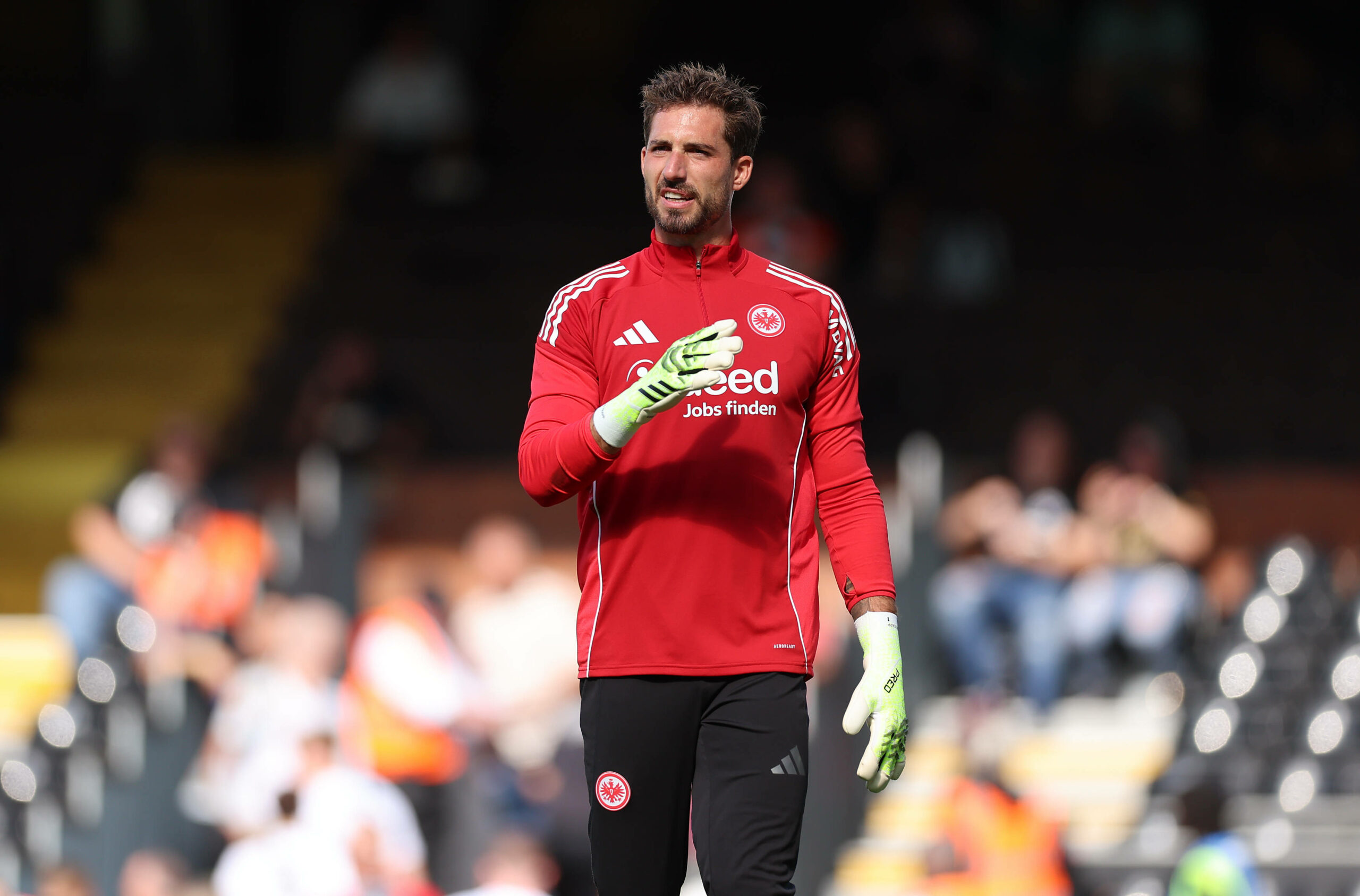 09.08.2025, Fussball Testspiel, FC Fulham - Eintracht Frankfurt, Kevin Trapp im Mittelpunkt