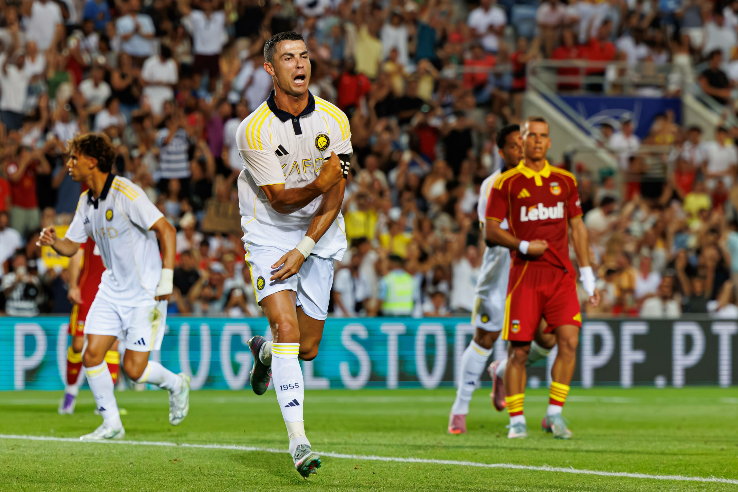 Cristiano Ronaldo bejubelt sein Tor im Testspiel gegen Rio Ave FC