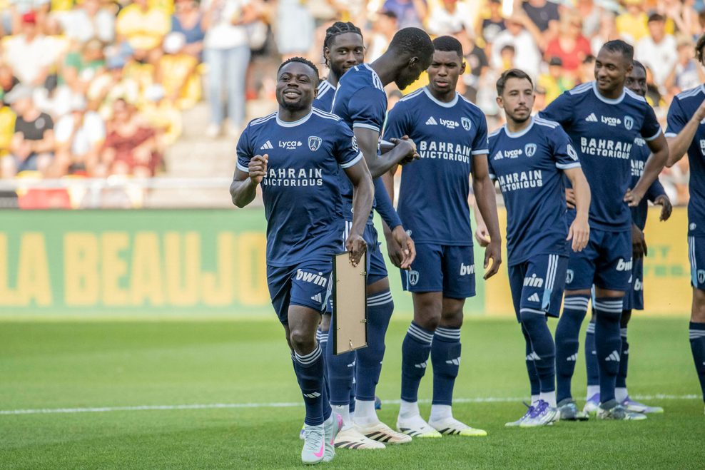 Moses Simon (l.)