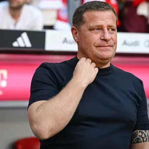 Max Eberl schaut nachdenklich