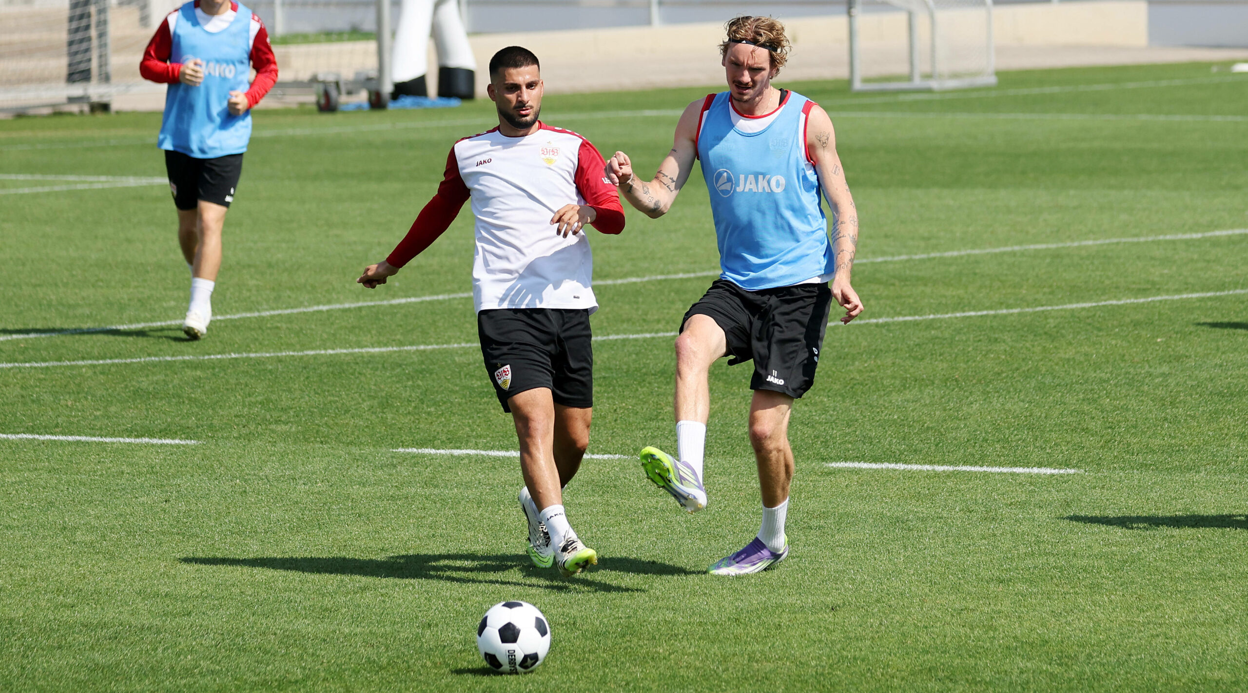 Stuttgart: Deniz Undav und Nick Woltemade (beide VfB Stuttgart) beim Training.