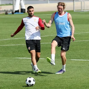 Stuttgart: Deniz Undav und Nick Woltemade (beide VfB Stuttgart) beim Training.