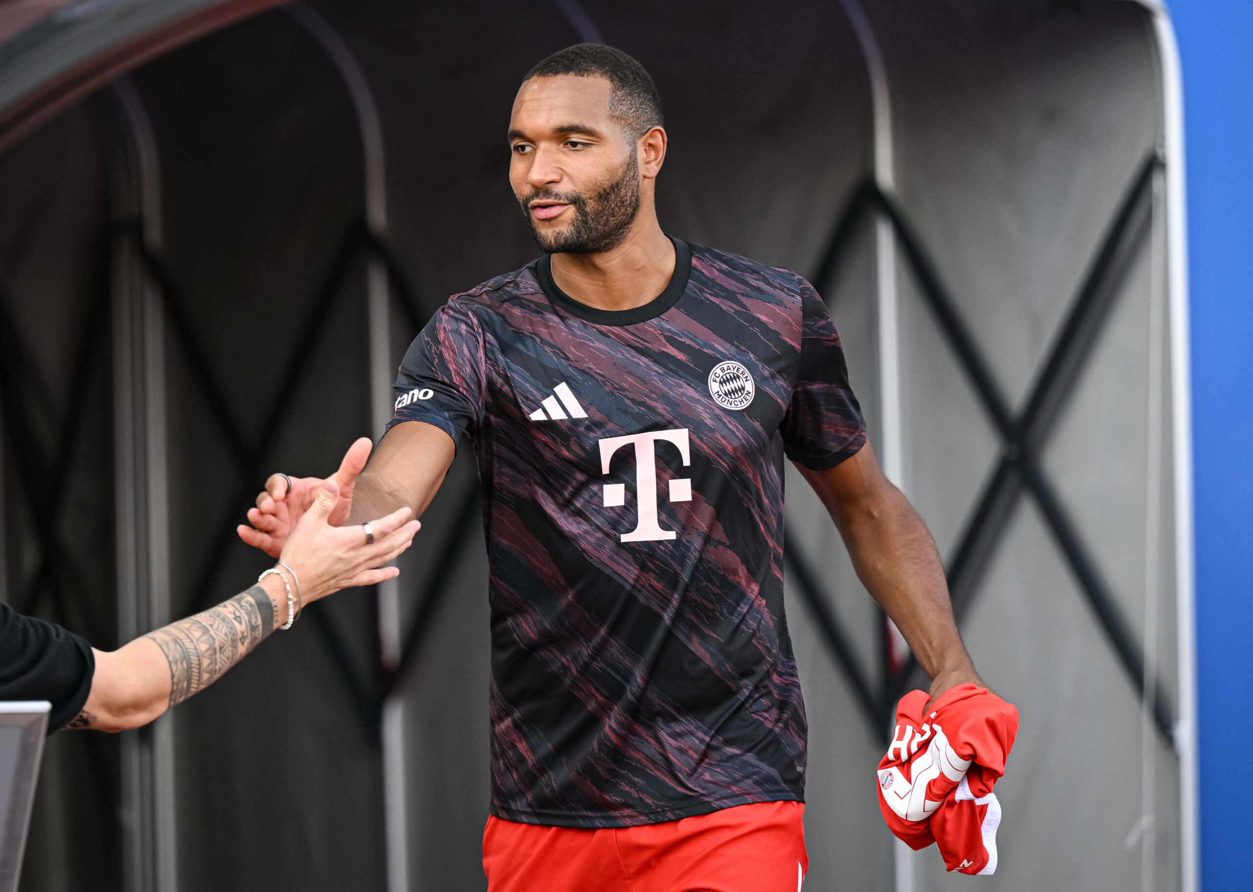 12.08.2025, Zürich: Jonathan Tah (FC Bayern München) im Testspiel gegen den Grasshopper Club Zürich.
