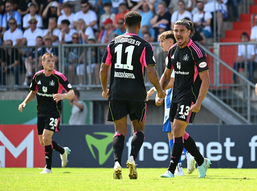 Gui Ramos feiert sein Tor für den HSV in Pirmasens