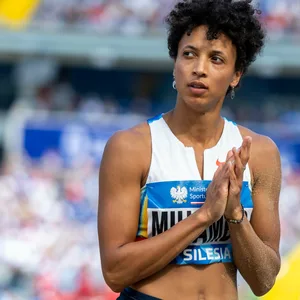 Malaika Mihambo klatscht in die Hände