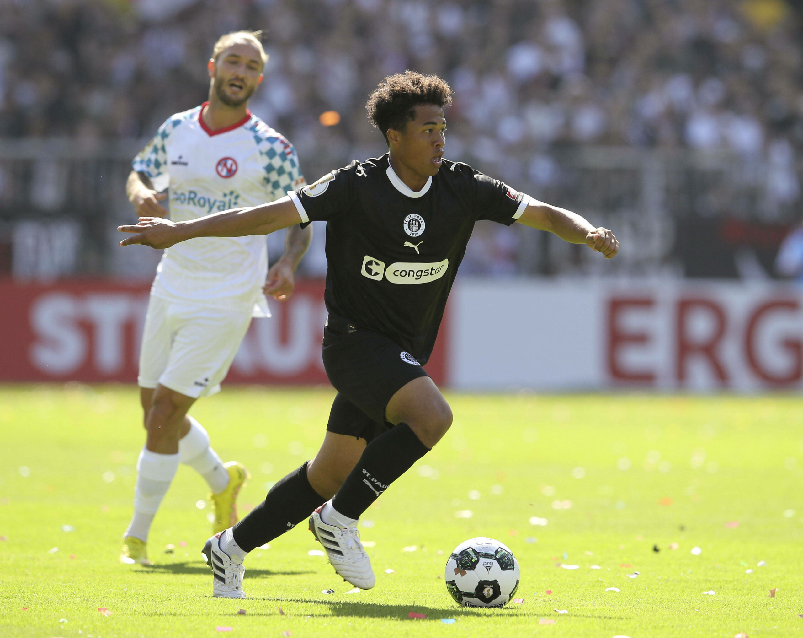 Joel Chima Fujita im DFB-Pokalspiel des FC St. Pauli