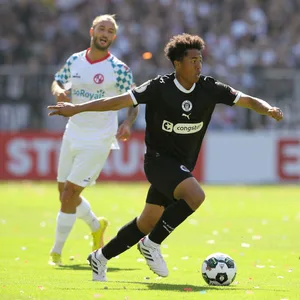 Joel Chima Fujita im DFB-Pokalspiel des FC St. Pauli