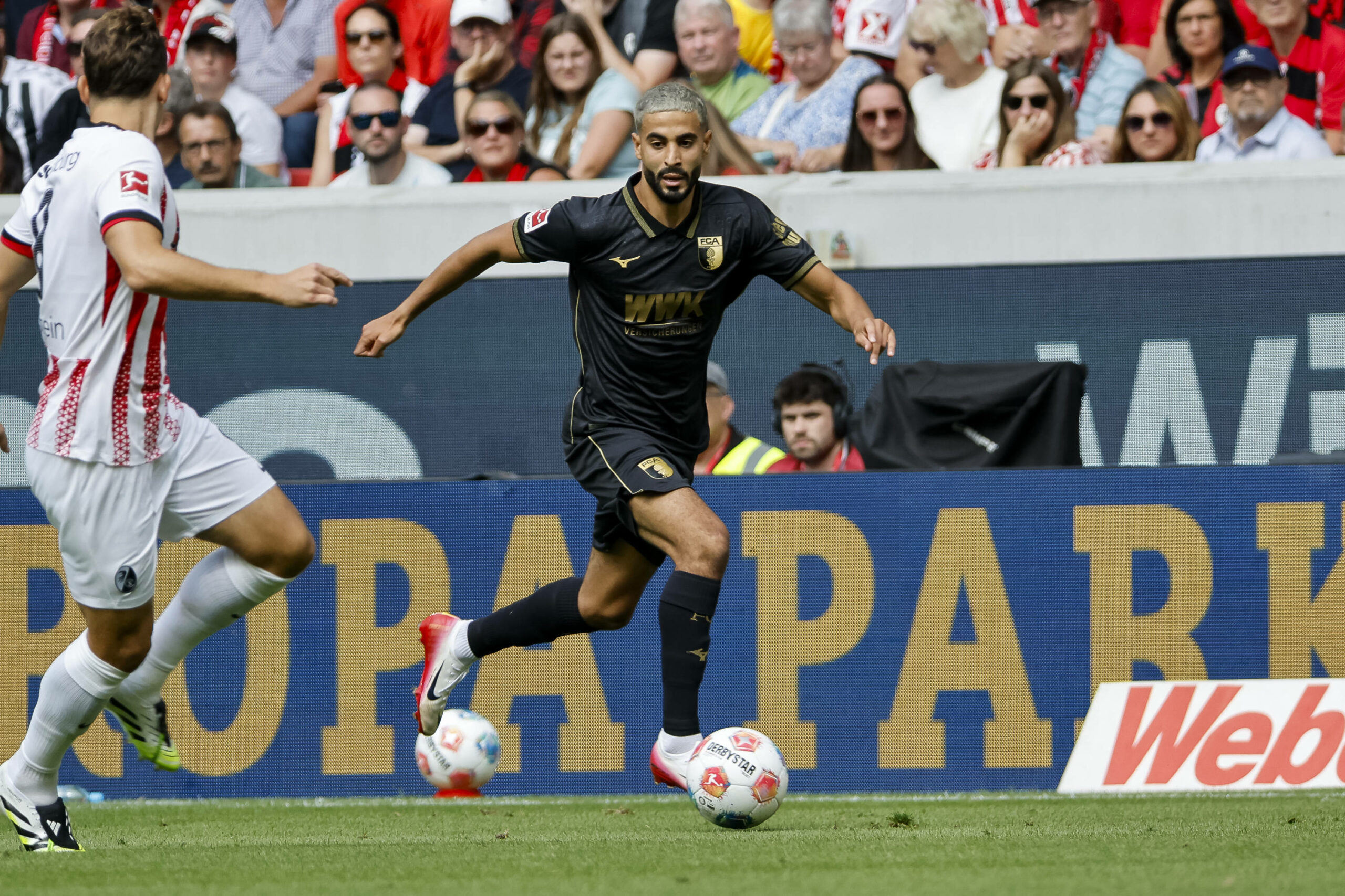 Elias Saad im Dress des FC Augsburg