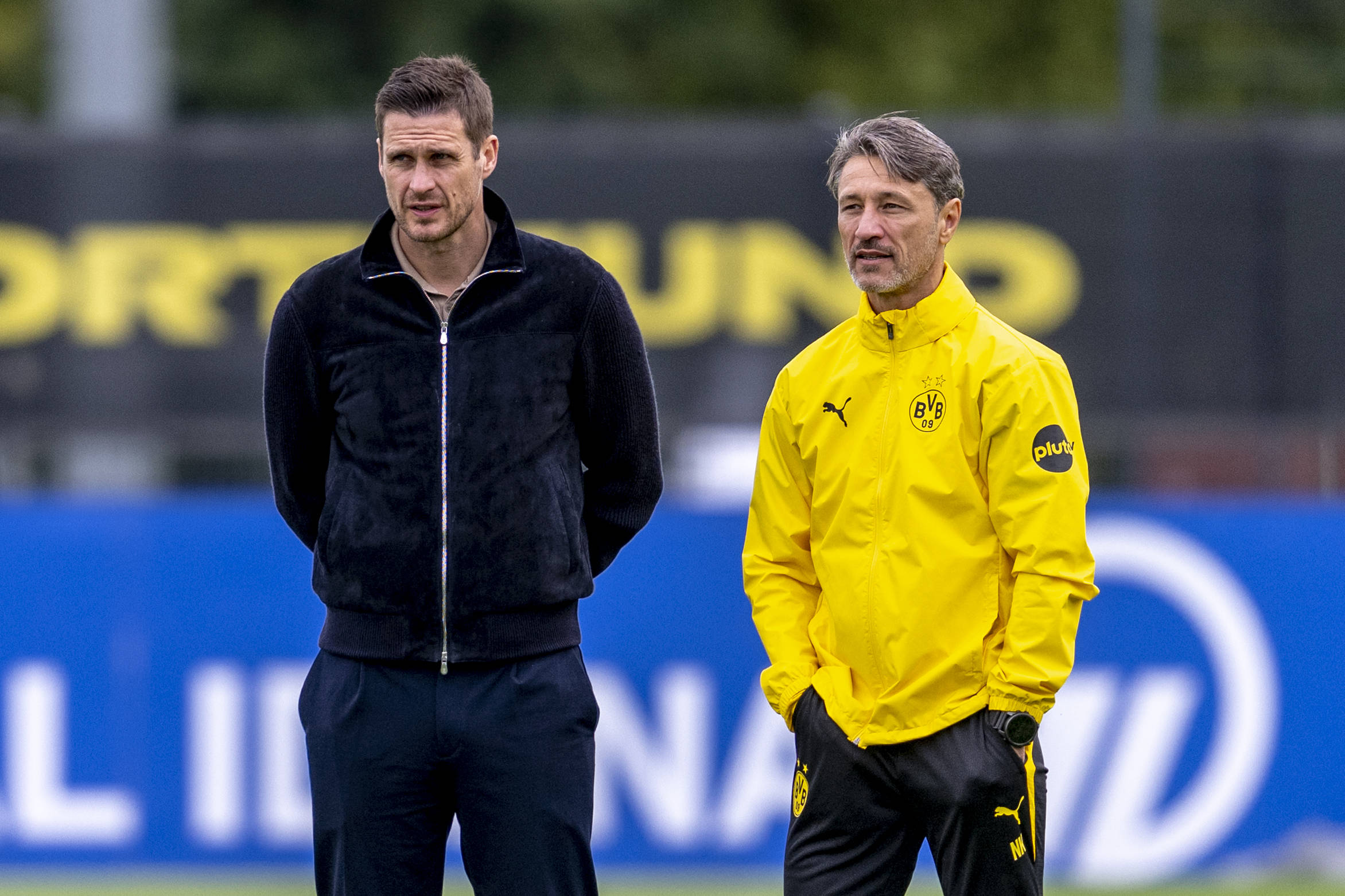 Sebastian Kehl und Niko Kovac im Gespräch auf dem Trainingsplatz