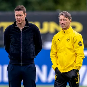 Sebastian Kehl und Niko Kovac im Gespräch auf dem Trainingsplatz