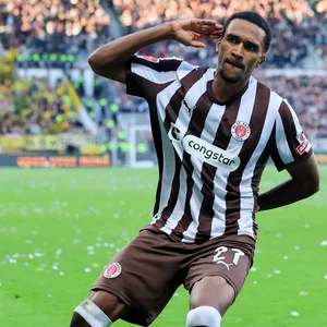 Andréas Hountondji feiert sein Tor gegen Dortmund