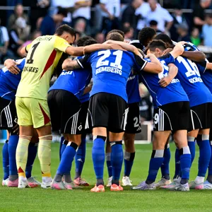 Die HSV-Profis schwören sich vor dem 0:0 in Gladbach ein