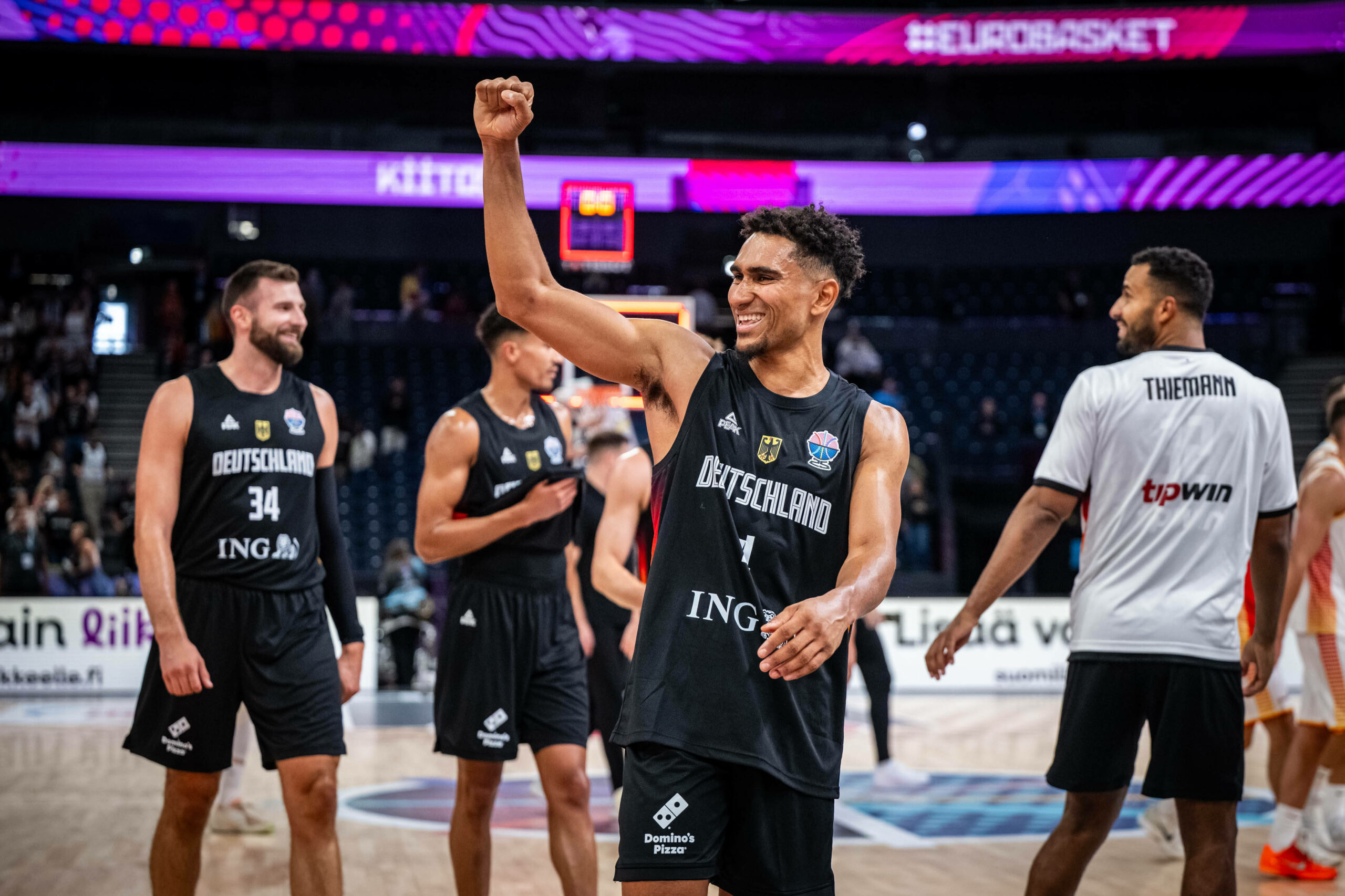 Maodo Lo jubelt bei der Basketball-EM