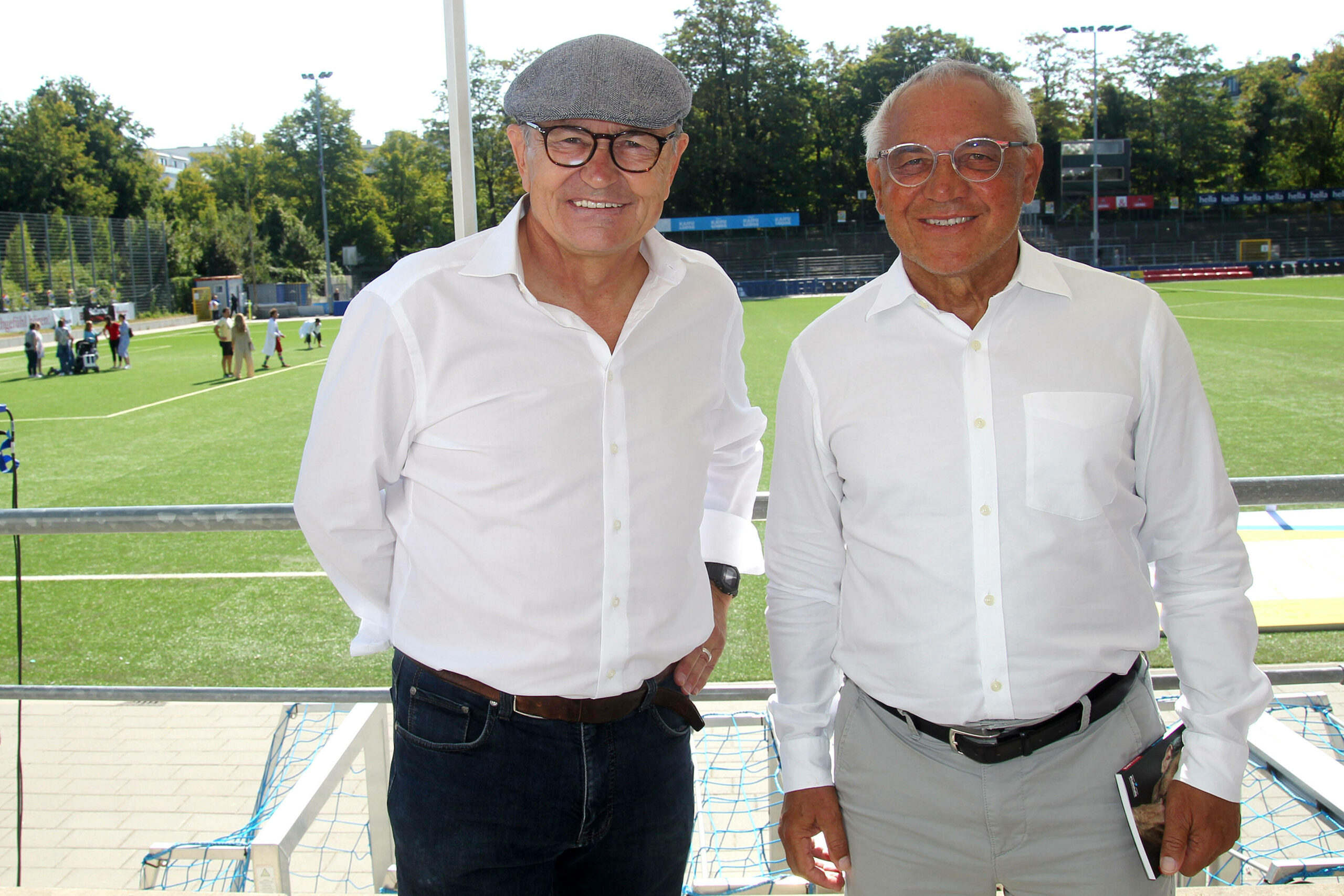 Ewald Lienen und Felix Magath beim Benefiz Fussballspiel Kicken mit Herz zugunsten der Kinder Herzstation der Universitätsklinik Eppendorf am 4.09.2022 in Hamburg Kicken mit Herz 2022 Benefiz Fussballspiel in Hamburg