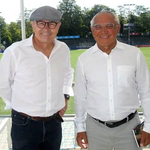 Ewald Lienen und Felix Magath beim Benefiz Fussballspiel Kicken mit Herz zugunsten der Kinder Herzstation der Universitätsklinik Eppendorf am 4.09.2022 in Hamburg Kicken mit Herz 2022 Benefiz Fussballspiel in Hamburg