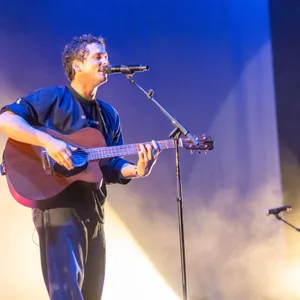 Sänger mit Gitarre