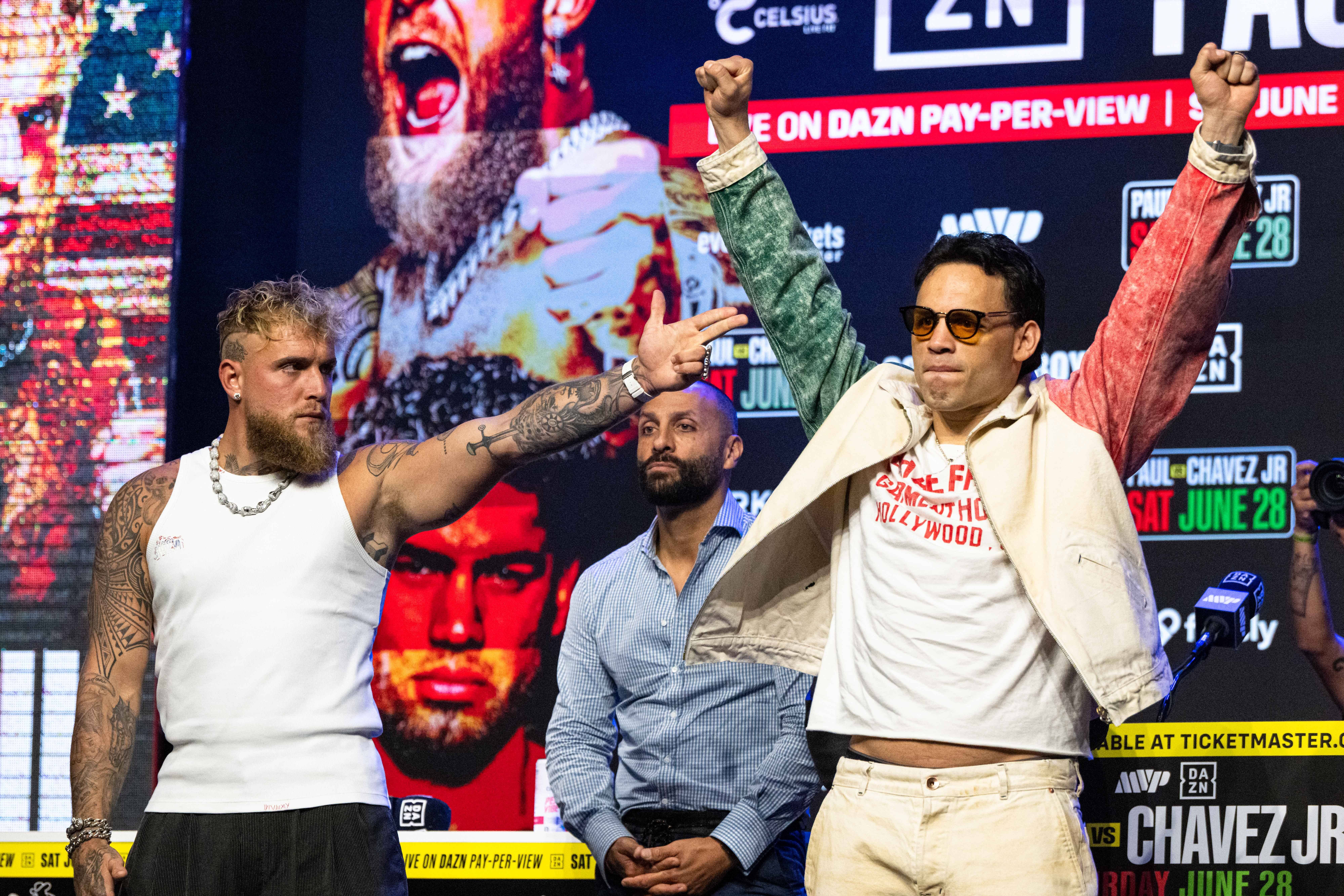 Julio César Chávez junior hebt die Hände