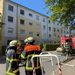 Kellerbrand in Wohnblock in Rahlstedt – Süraydosen explodierten in der Hitze