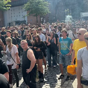 Mehrere Tausend Menschen wurden zu dem Demorave erwartet