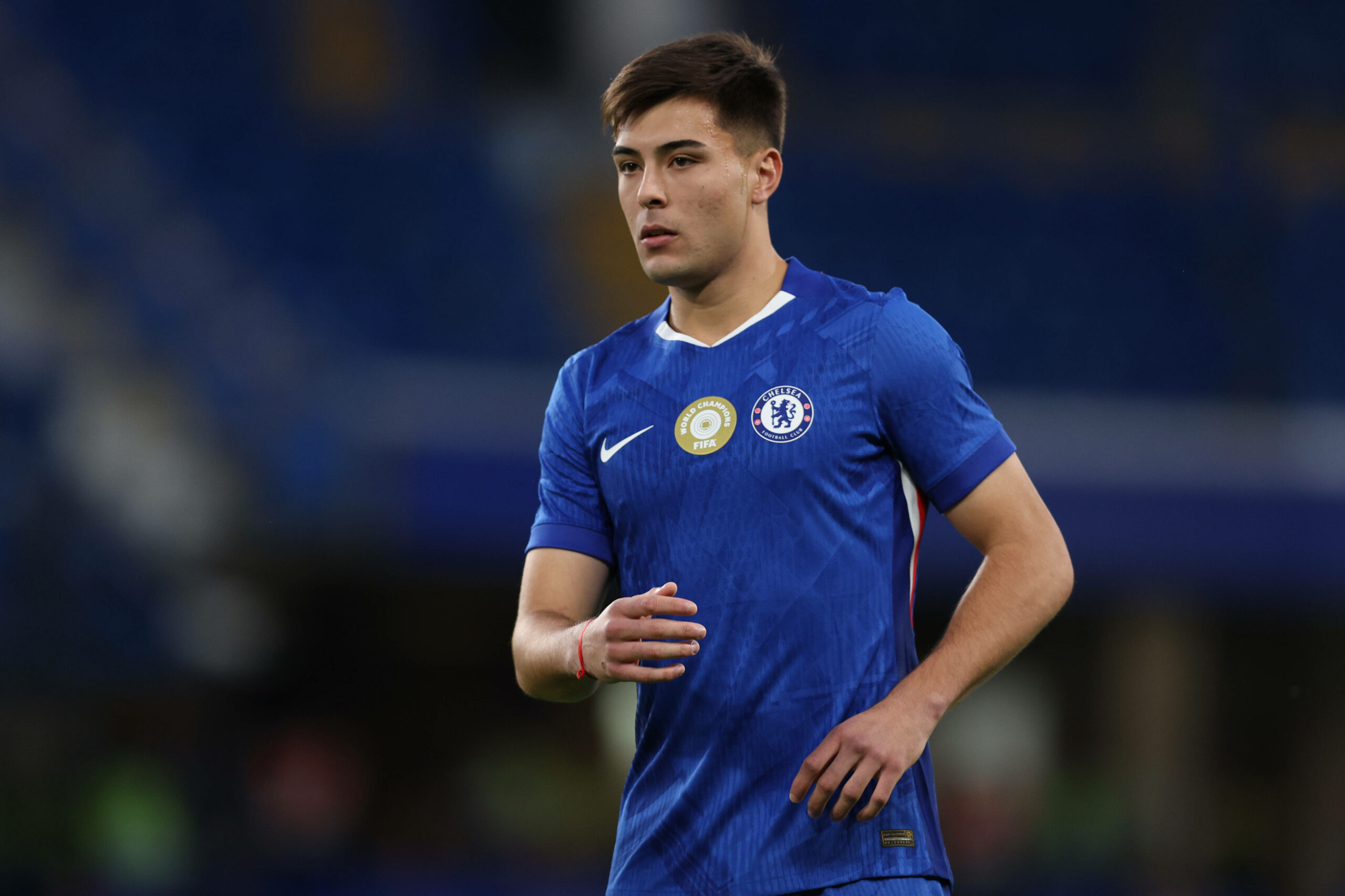 Aaron Anselmino im Chelsea-Trikot