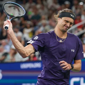 Alexander Zverev guckt wütend