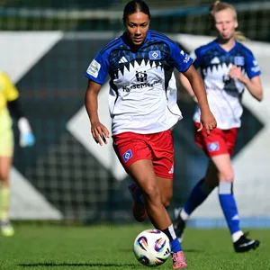 Melina Krüger am Ball