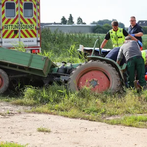 Kollision zwischen trecker und Pkw – ein Schwerverletzte im Kreis Steinburg