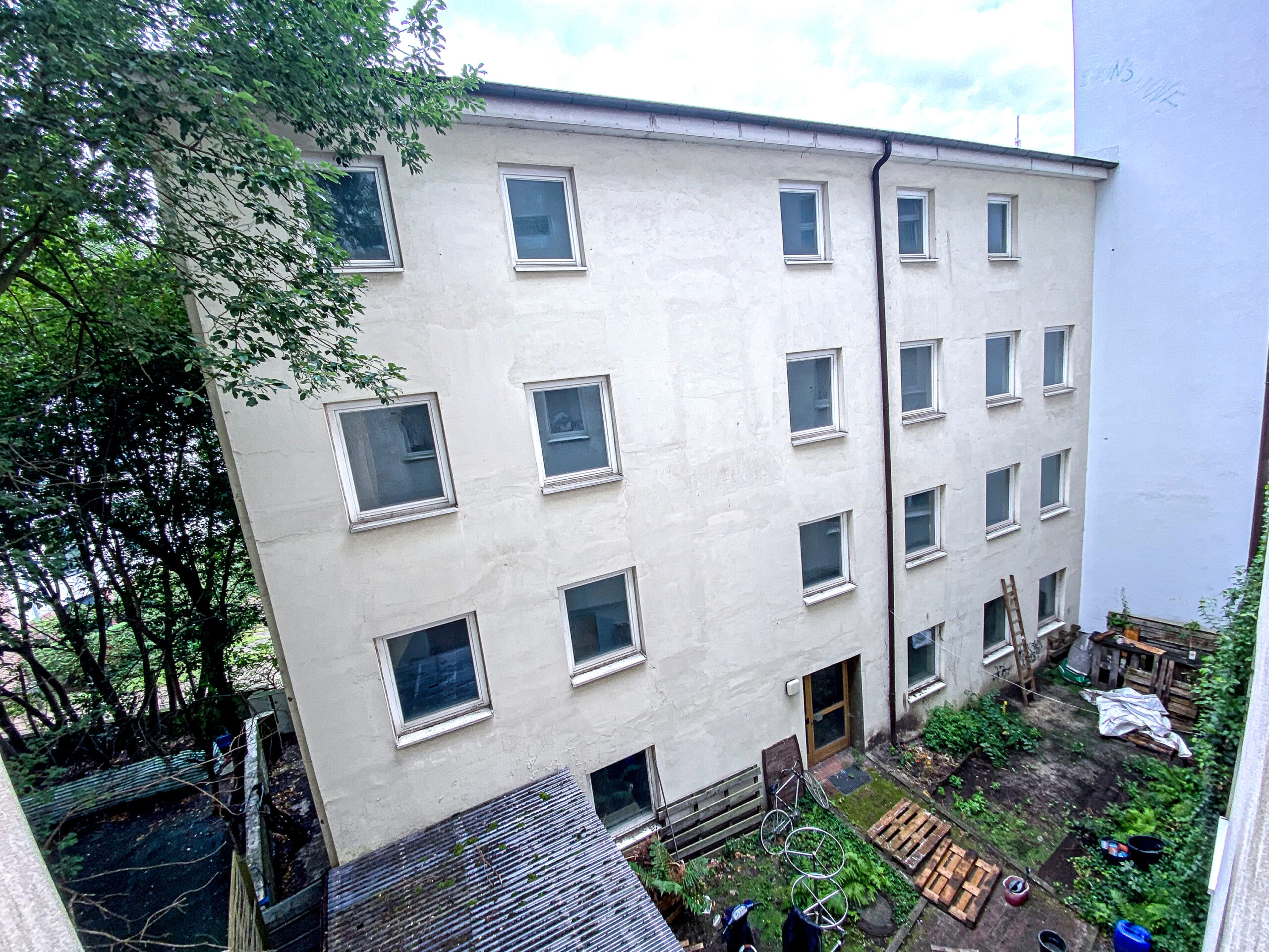 Blick auf das Haus Neuer Kamp 15 aus einer Wohnung des Hauses Neuer Kamp 17.