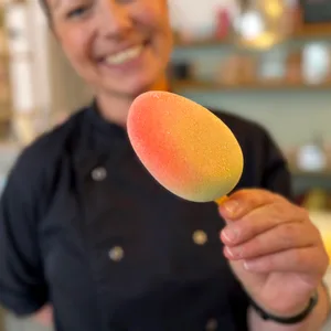 Die „virale Mango“ gibt es in Hamburg jetzt auch als Eis.