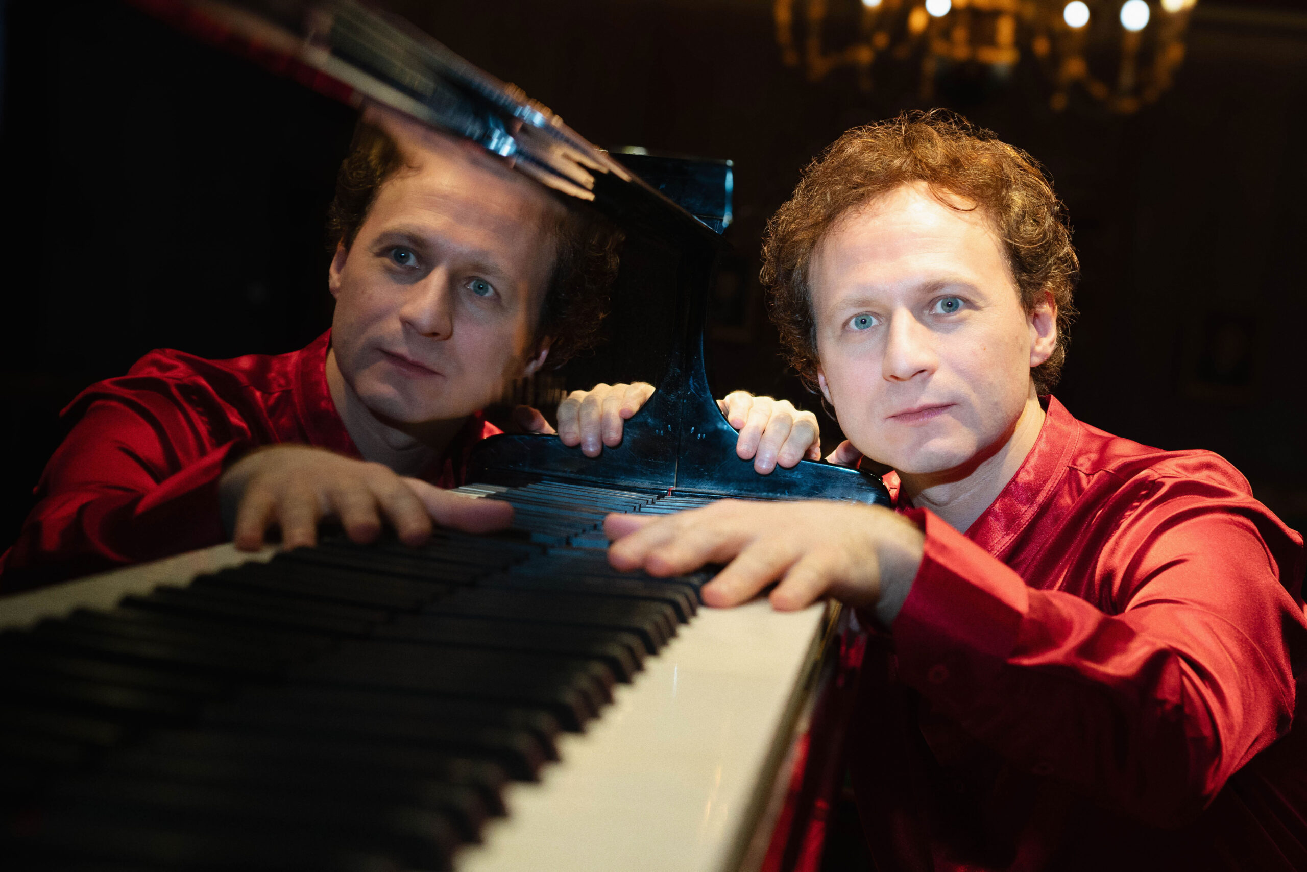 Leon Gurvitch an einem Klavier