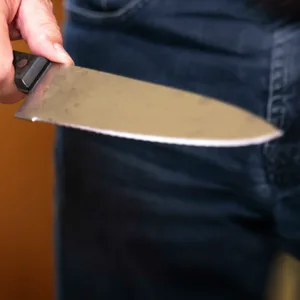 Mann mit Messer