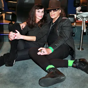 Langjährige MOPO-Promi-Reporterin Rike Schulz zusammen mit Udo Lindenberg im Jahr 2016.