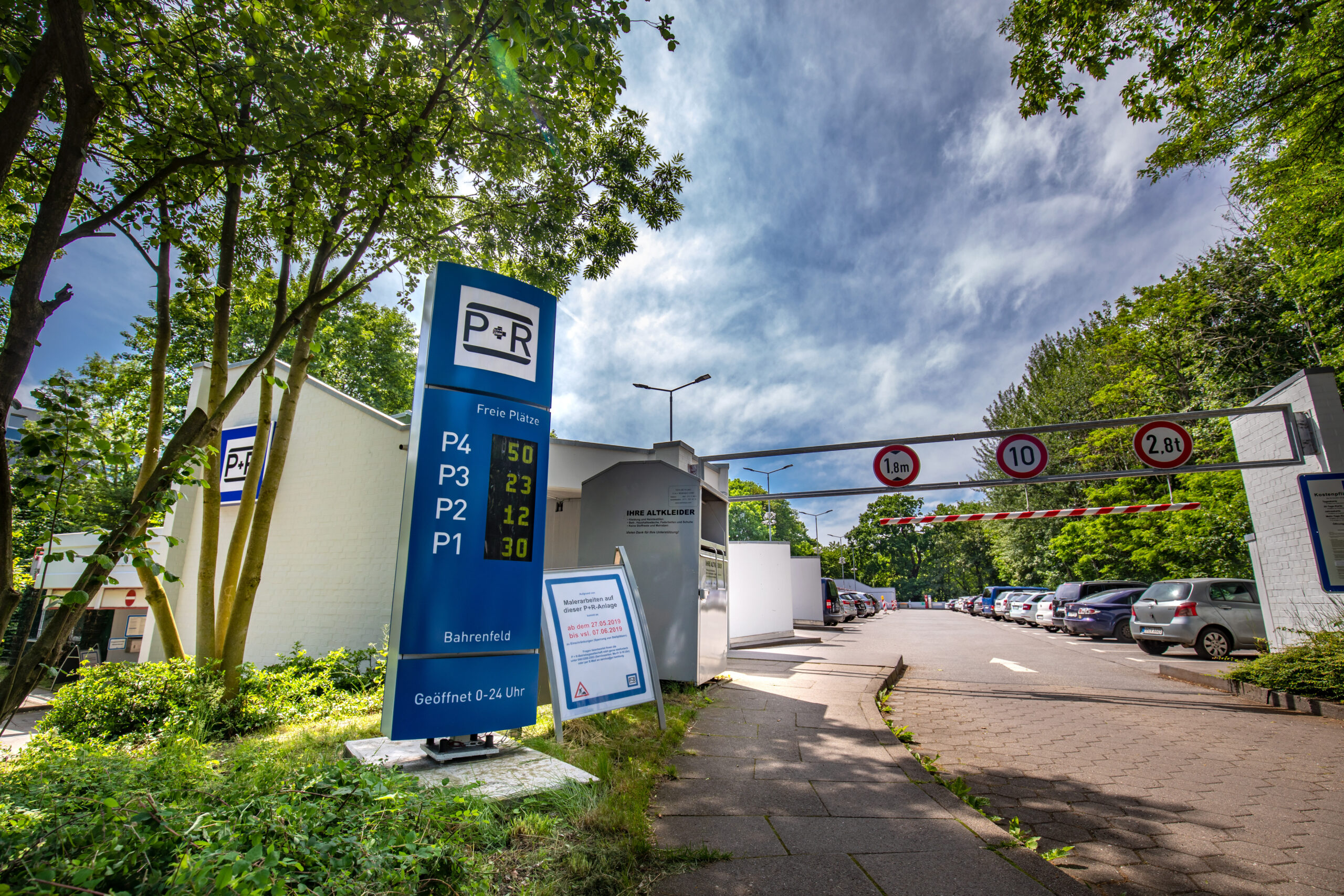 Die Park and Ride Anlage in Bahrenfeld ermöglicht ein schnelles Umsteigen zur S-Bahn-Linie S1.