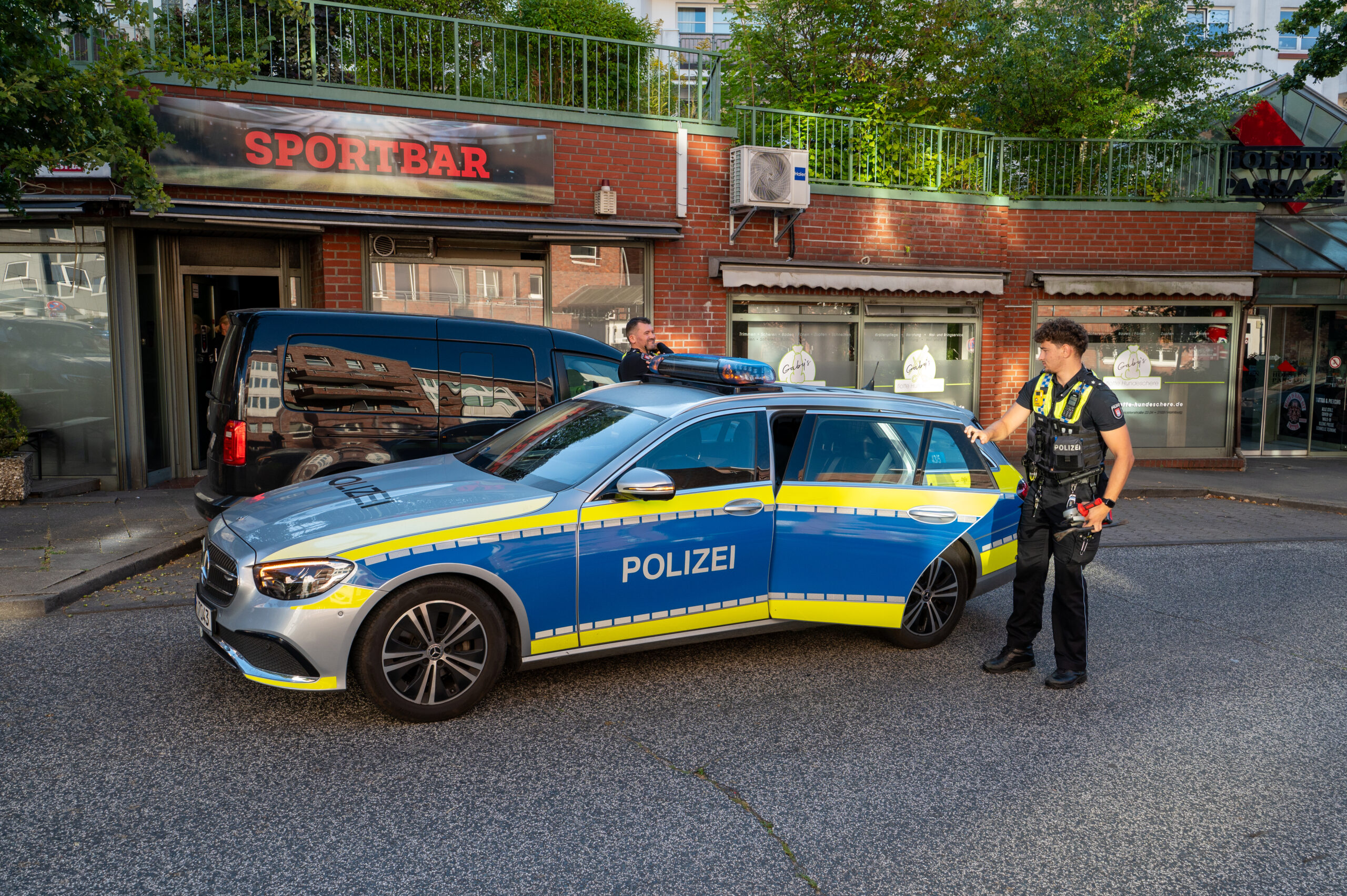 Nach Schüssen vor Kneipe in Lohbrügge – Polizei durchsucht Sports-Bar