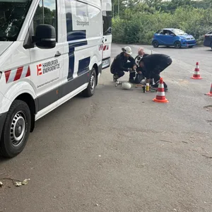 Mitarbeiter des Gasnetz Hamburg am Einsatzort