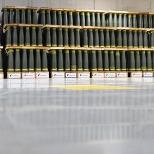 155mm Artilleriemunition steht bei der Einweihung des neuen Artilleriewerks von Rheinmetall.