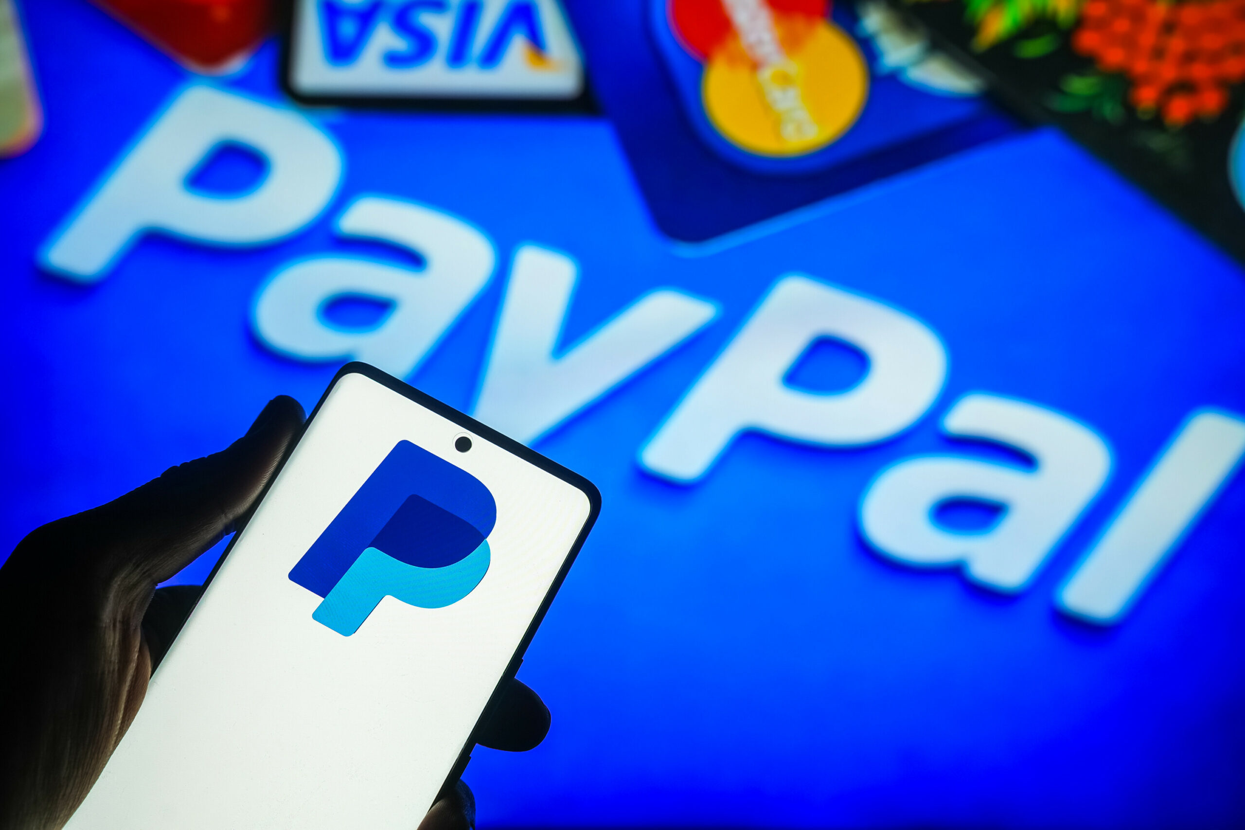 PayPal auf einem Smartphone (Symbolbild).
