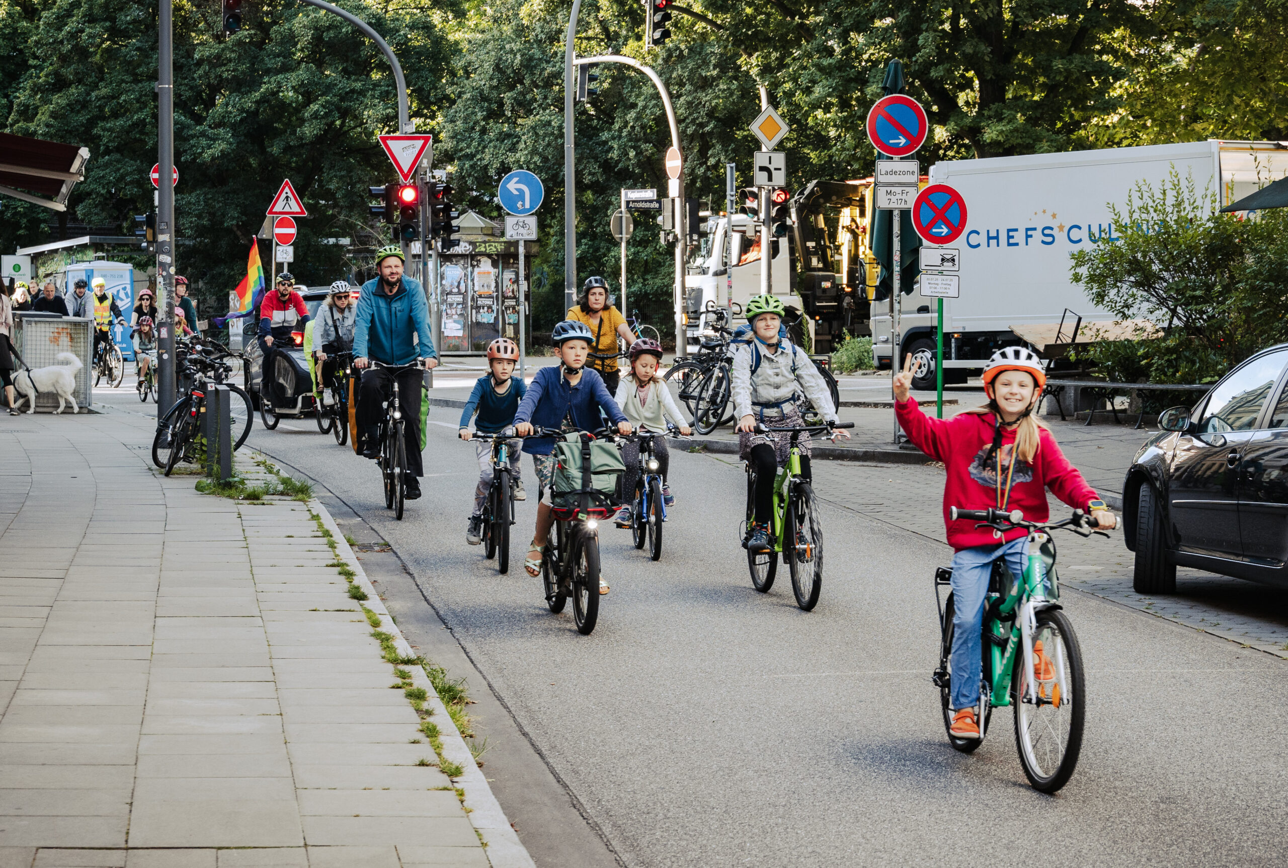 Um die 20 bis 25 Kinder fahren morgen in der Radkolonne, dem „Bicibus“, zur Schule.