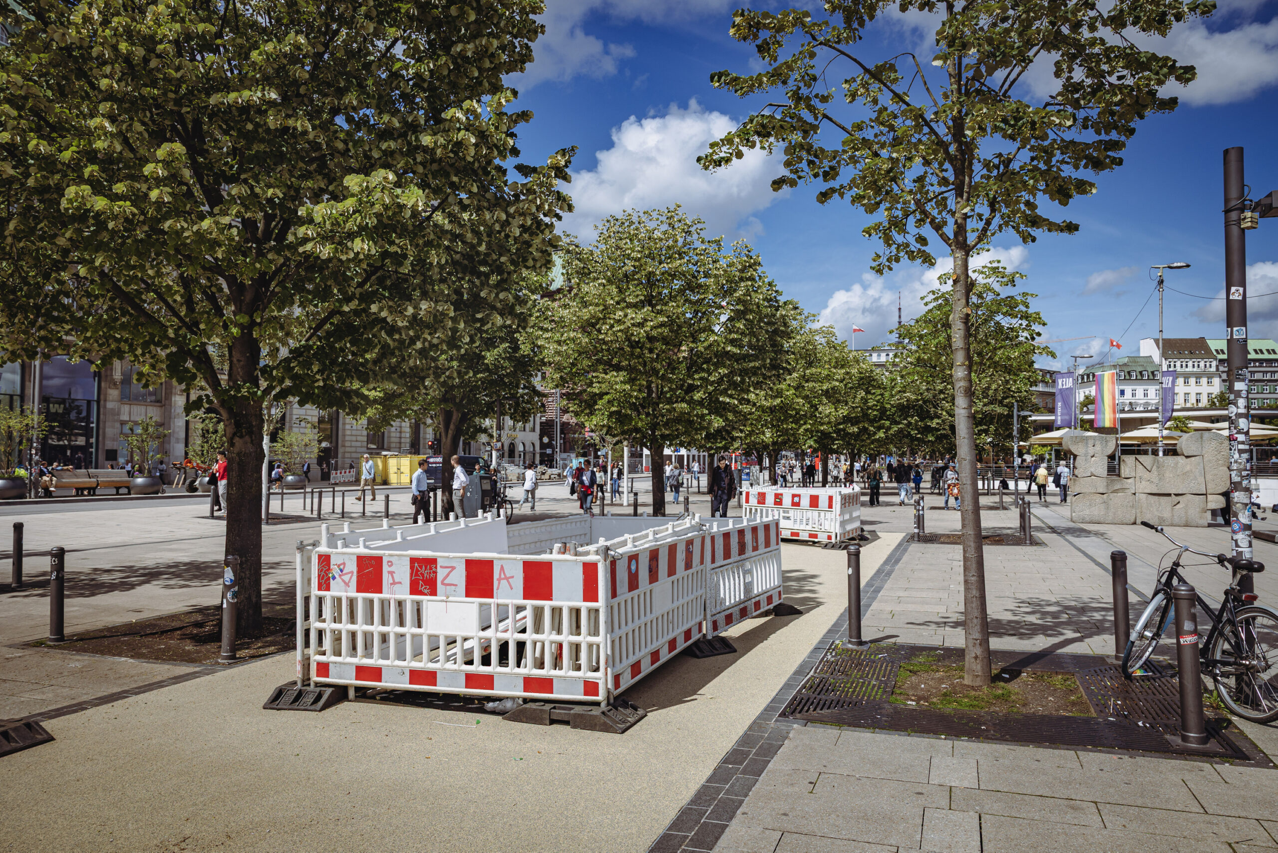 Die Trampoline am Jungfernstieg sind seit Anfang August eingezäunt.
