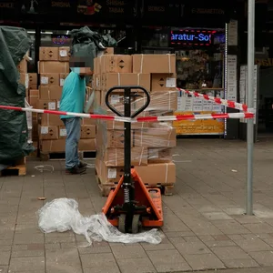Hohe Explosionsgefahr: Bezirksamt findet hoch entzündliche Gaskartuschen bei Lagerdurchsuchung