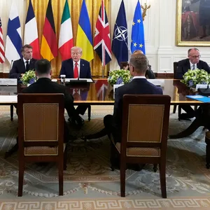 Der erste Teil der größeren Treffens fand vor laufenden Kameras statt.