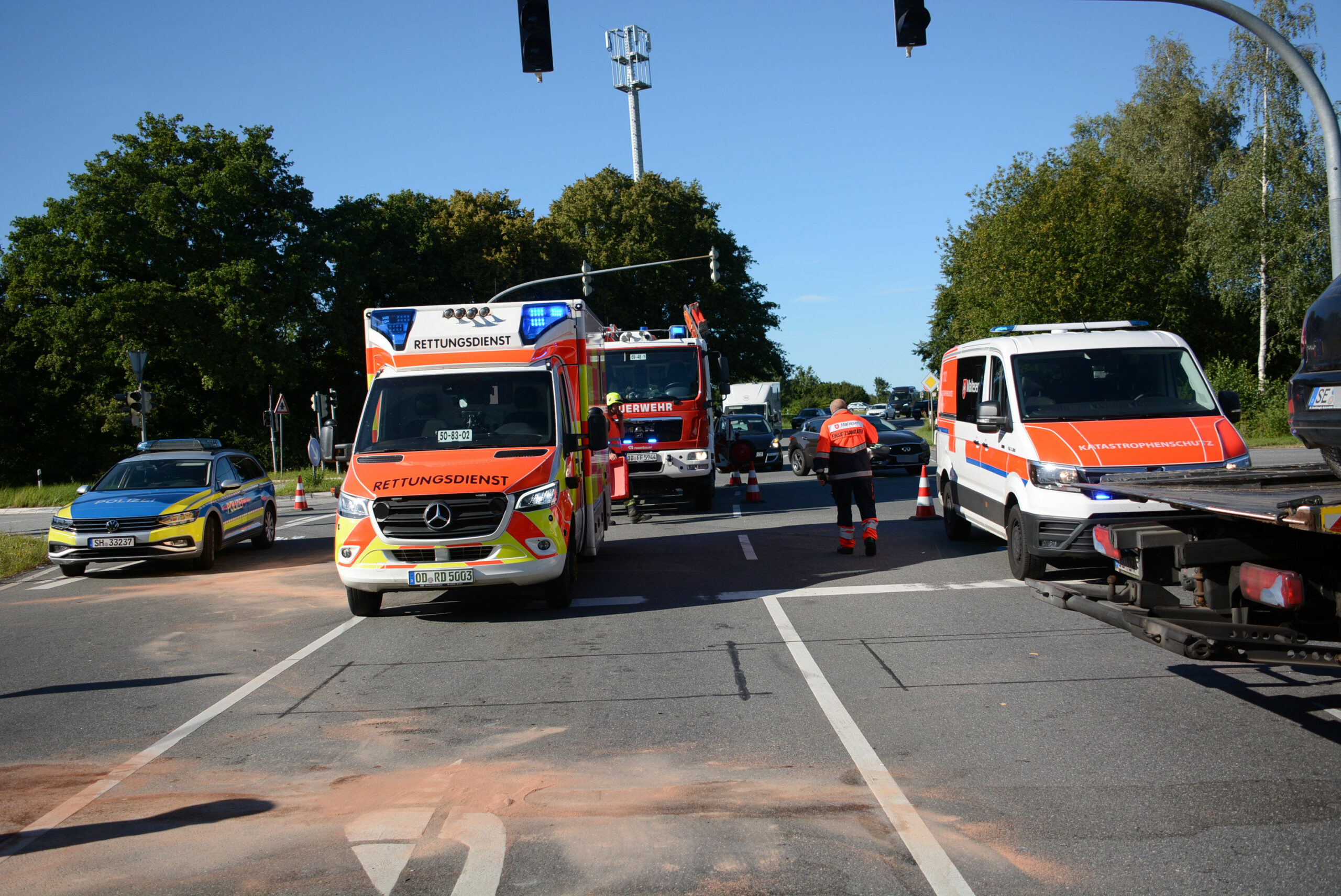 Schon wieder hat es auf der Kreuzung gekracht – die Ampel ist immer noch ausgefallen.