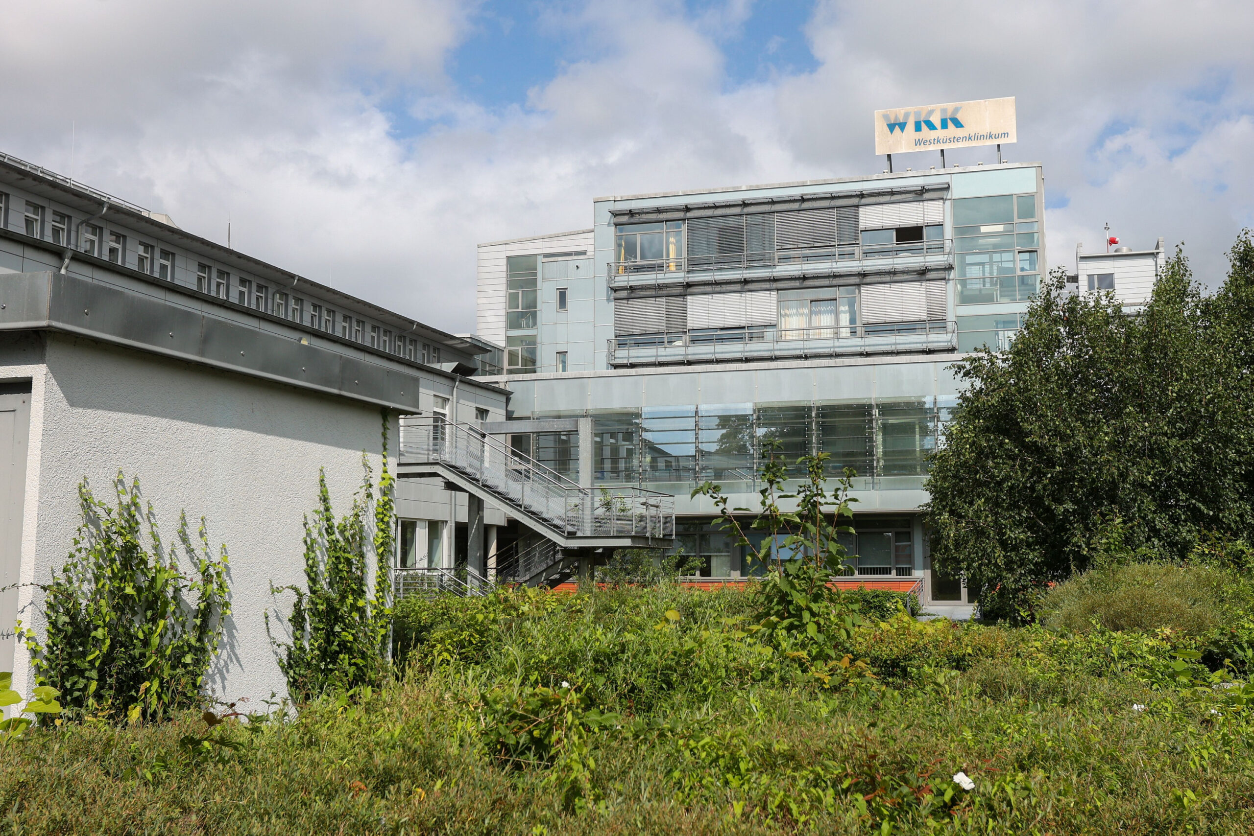 Blick auf das Gelände der Westküstenkliniken (WKK) in Heide.