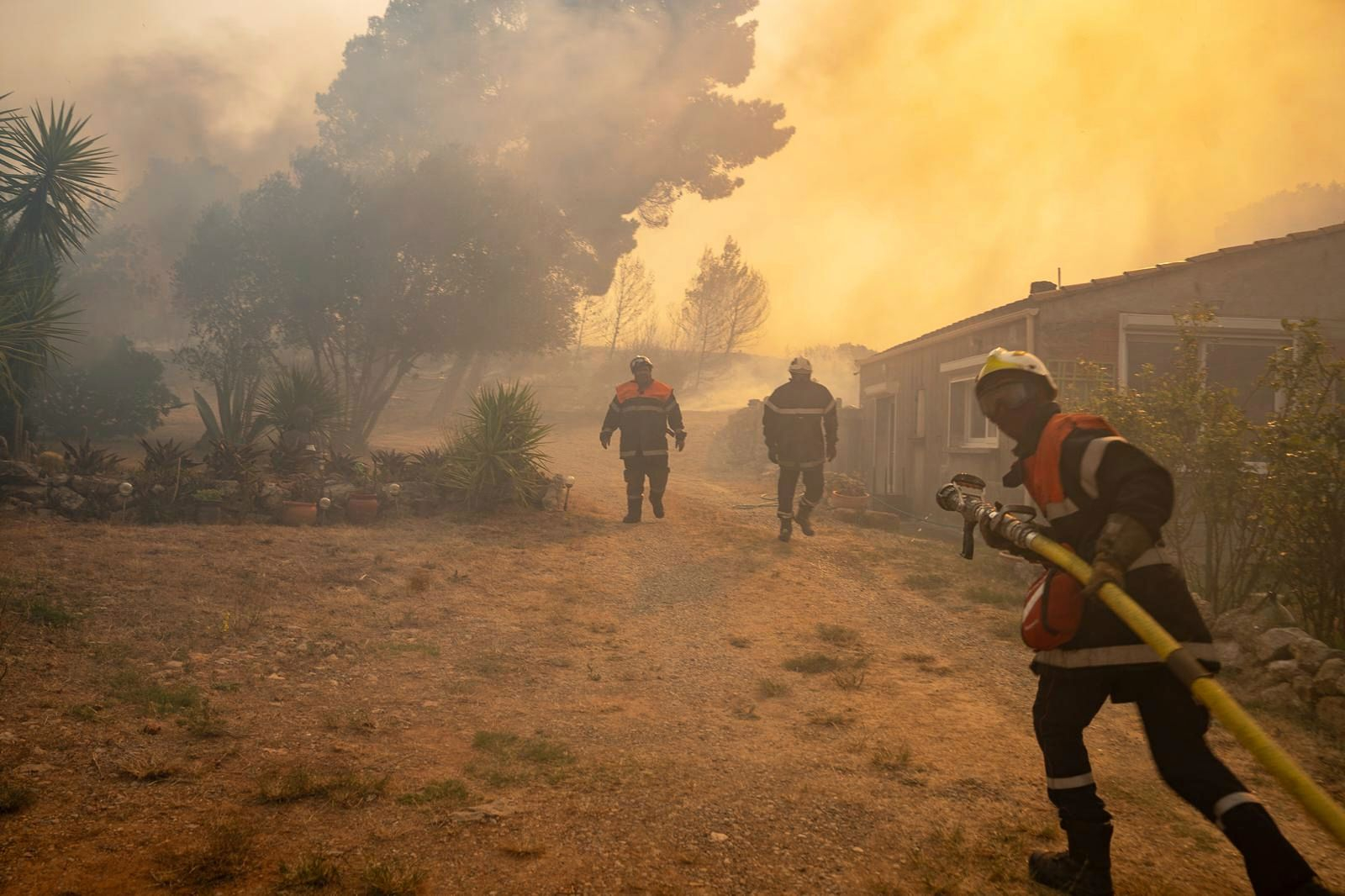 Feuerwehrleute in Südfrankreich