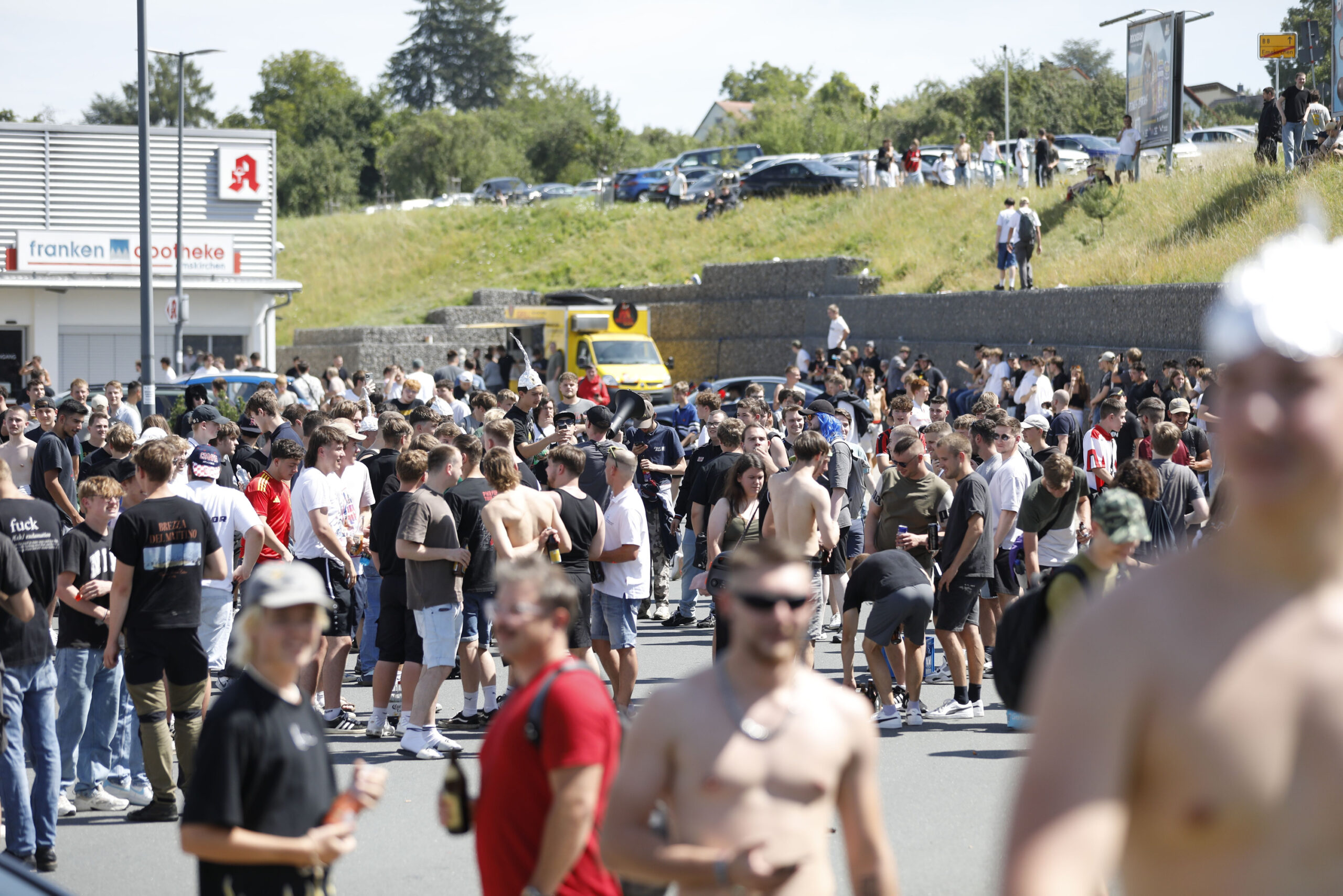 Versammlung von „Drachenlord”-Hatern in Altschauerberg