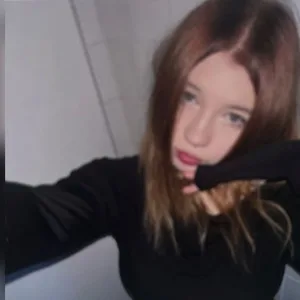 Mit diesem Foto sucht die Polizei nach der vermissten 15-Jährigen.