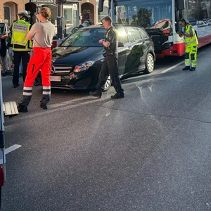 Der Unfall passierte am frühen Samstagabend auf Höhe der S-Bahn-Station Wandsbeker Chaussee.