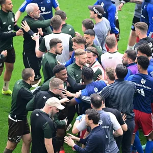 Rudelbildung vor dem Derby