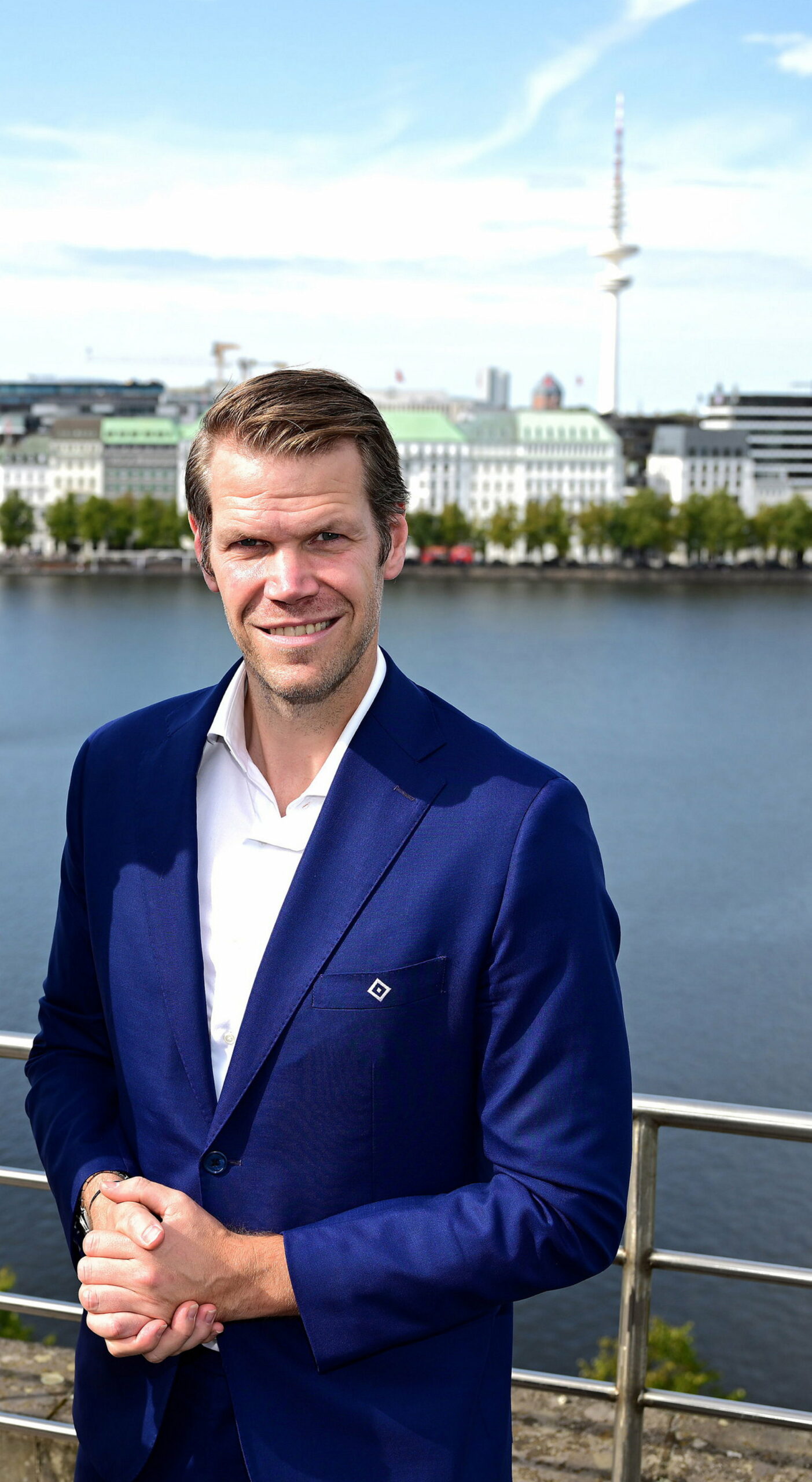 Eric Huwer am Hafen von Hamburg